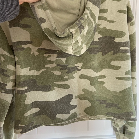 Camo cropped Smokey the Bear sweatshirt hoodie - Picture 4 of 4